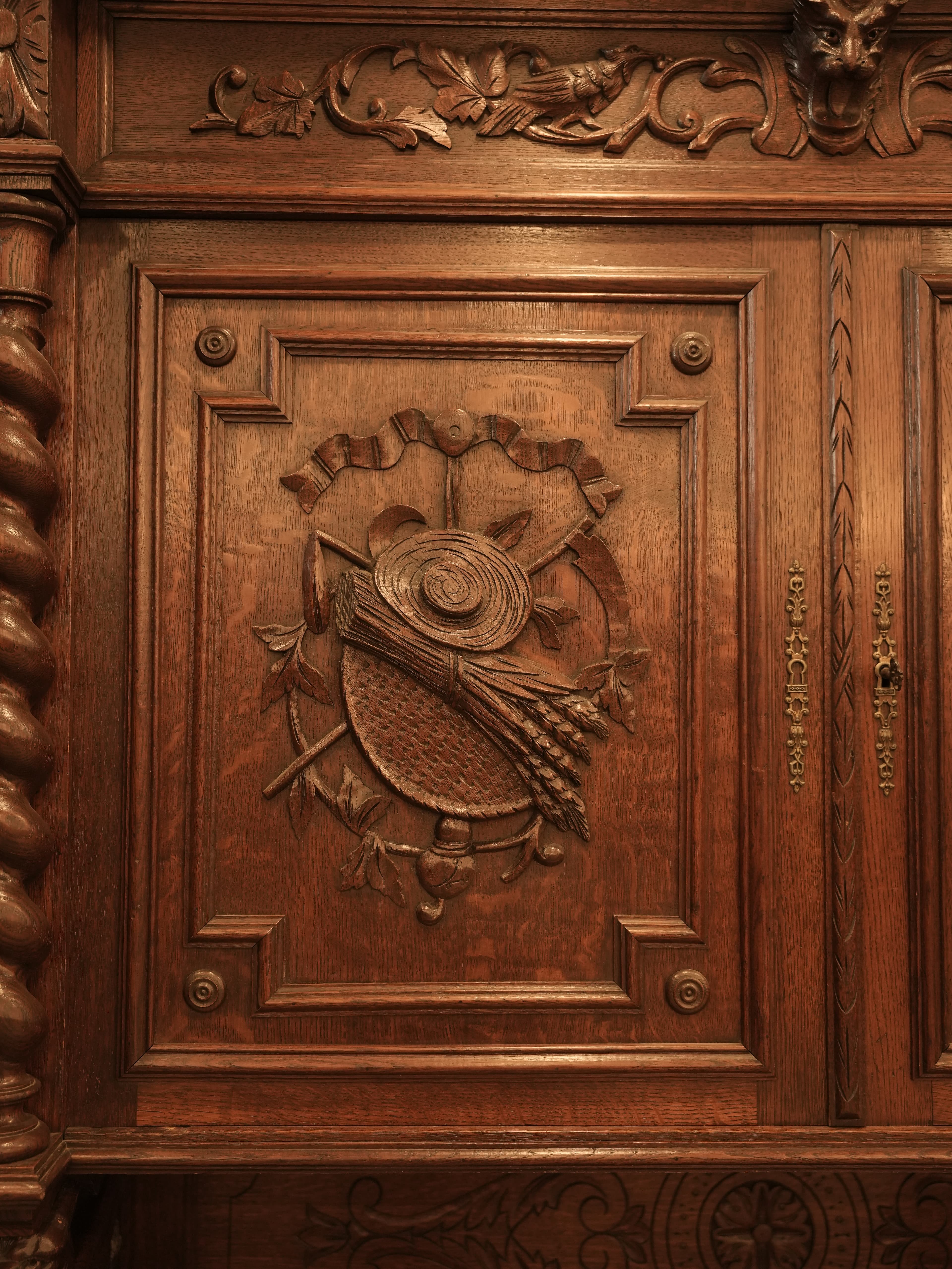 Antique interior gallery showcase