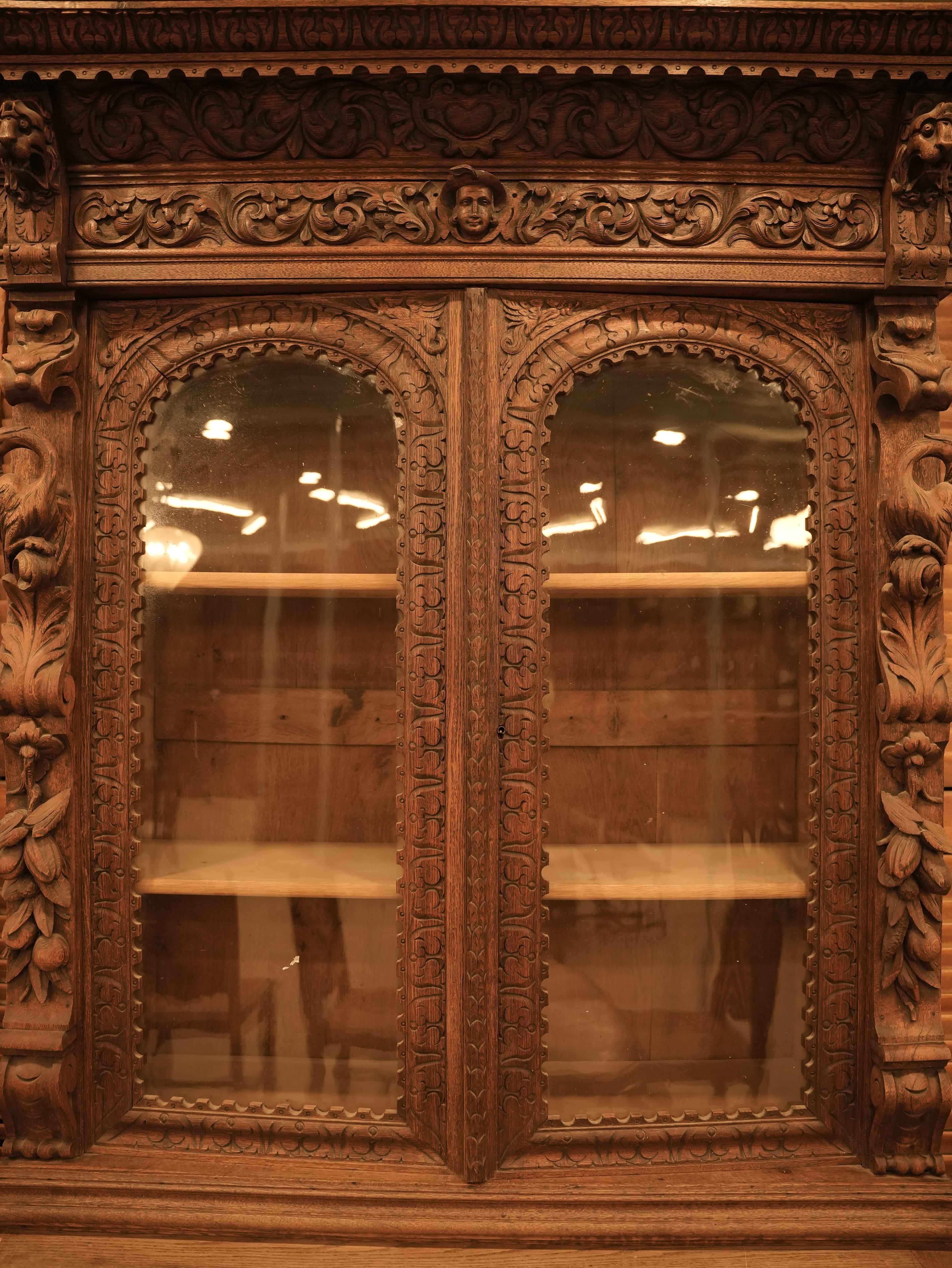 Antique interior gallery showcase