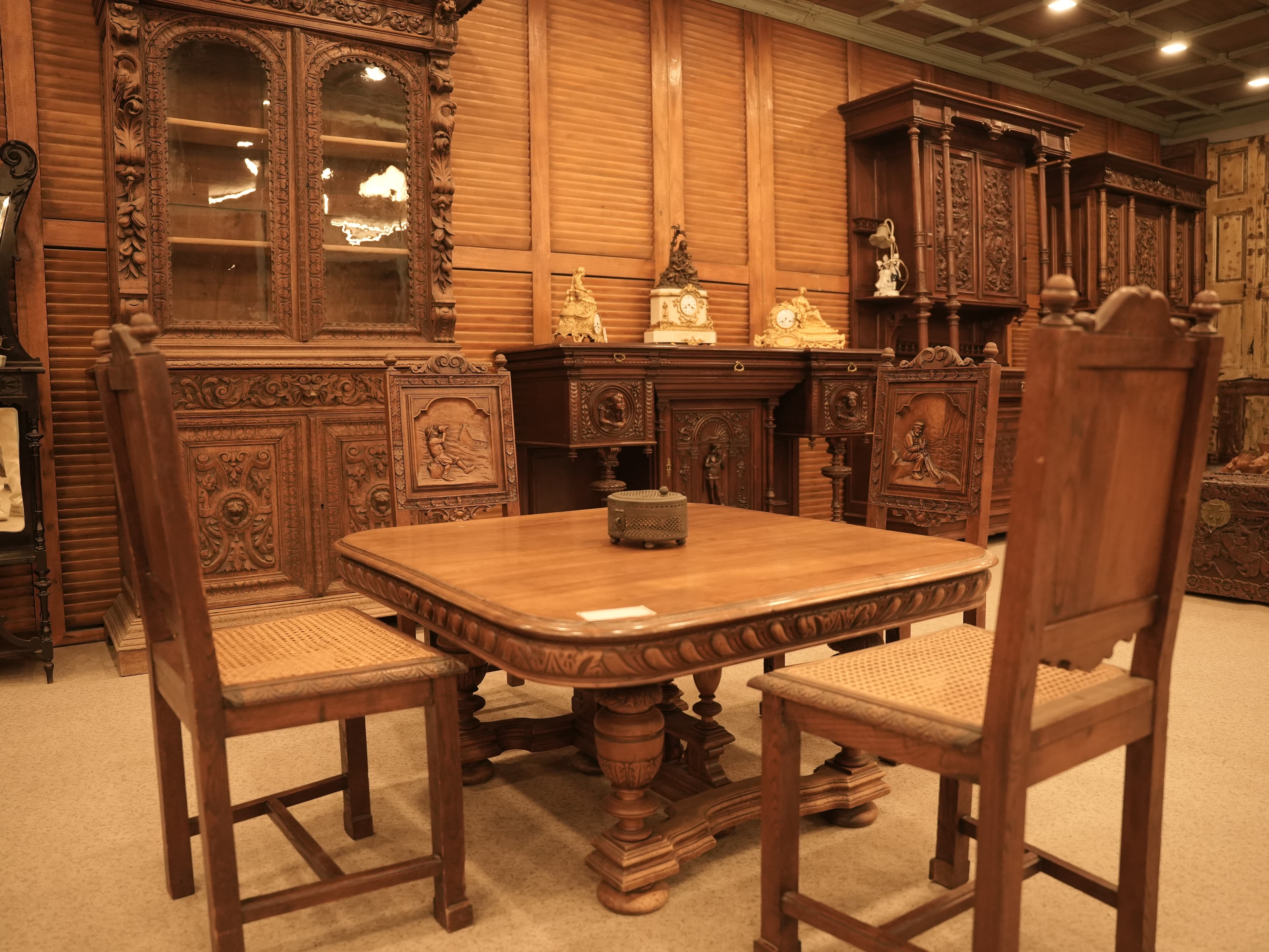 Antique interior gallery showcase