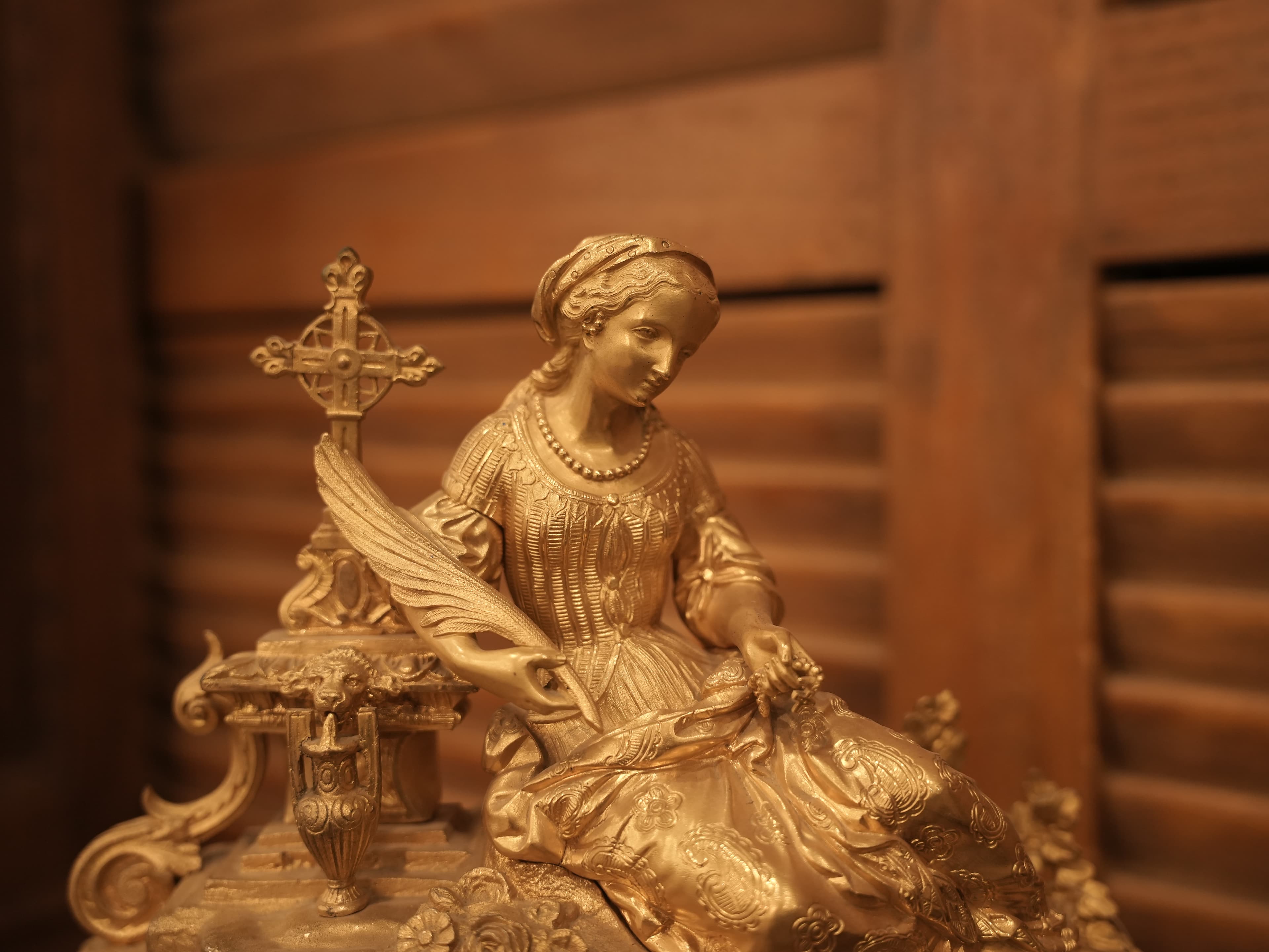 Antique interior gallery showcase